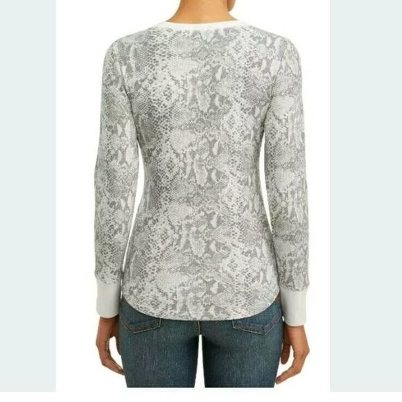 Time & Tru Gray Snakeskin Thermal Tee Size Small - Picture 2 of 9